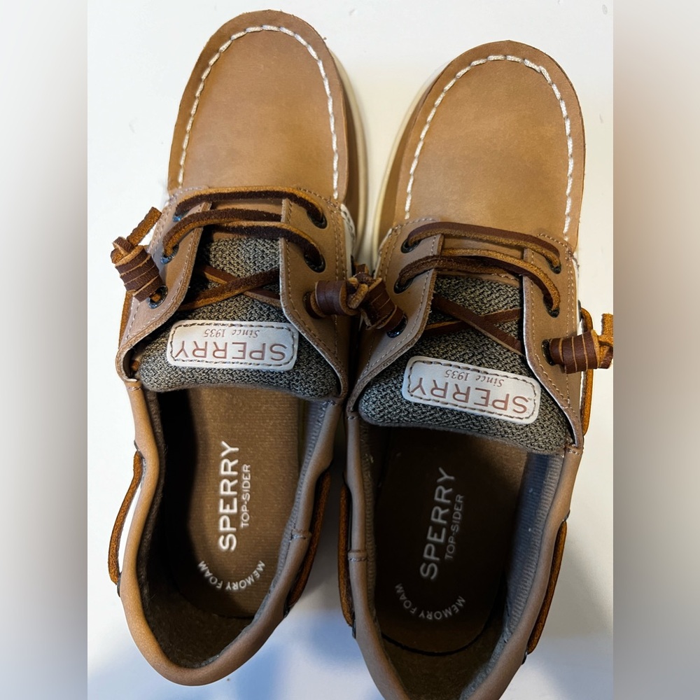 NWOT Boys Sperry size 3
